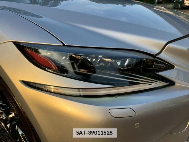 Lexus LS 2018-08 7794320-12