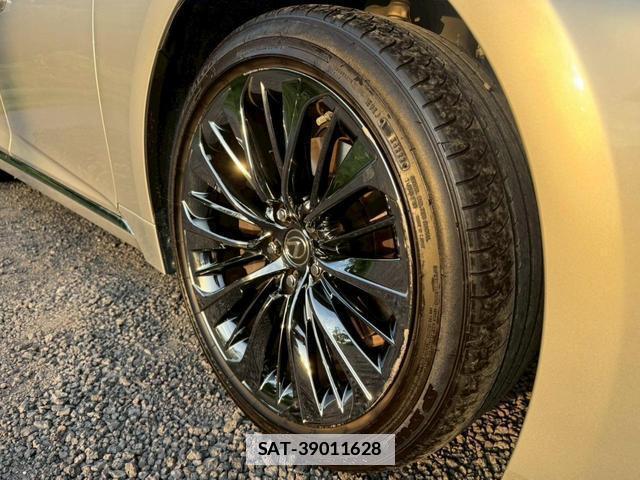 Lexus LS 2018-08 7794320-15