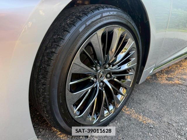 Lexus LS 2018-08 7794320-2
