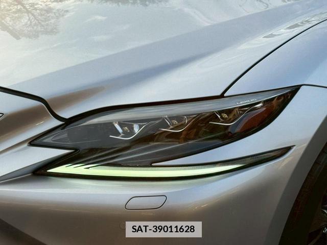 Lexus LS 2018-08 7794320-3