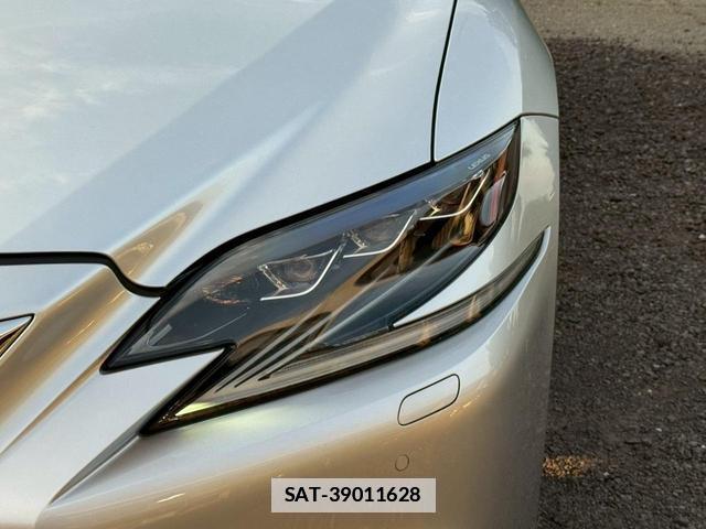 Lexus LS 2018-08 7794320-4