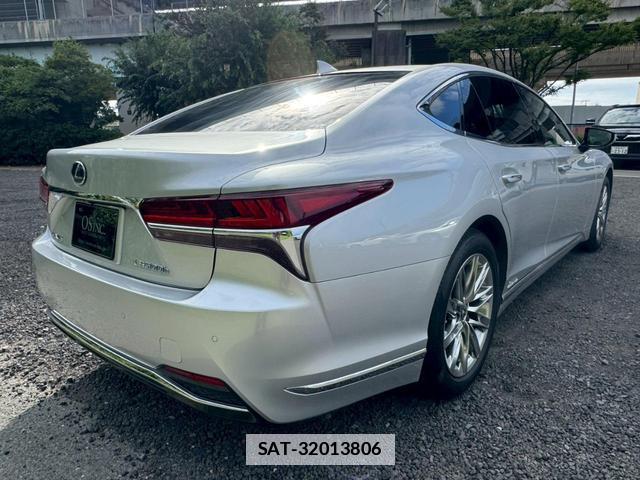 Lexus LS 2017-12 7794323-1