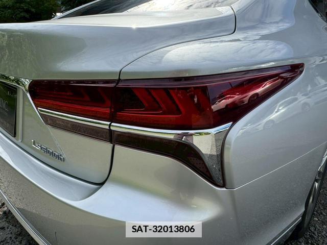 Lexus LS 2017-12 7794323-15
