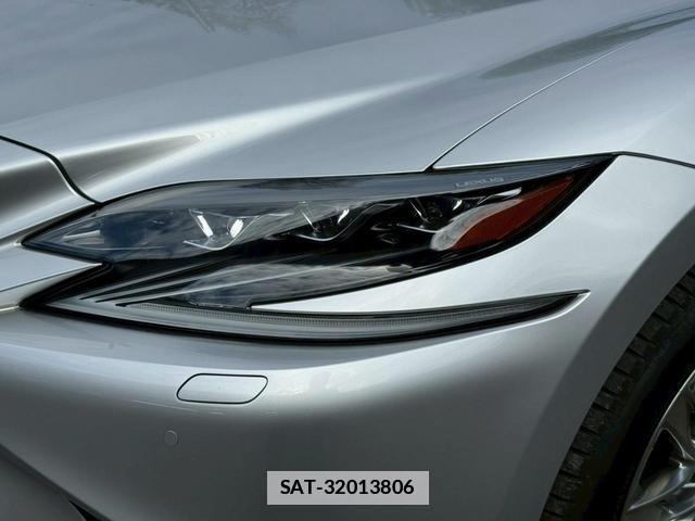 Lexus LS 2017-12 7794323-4