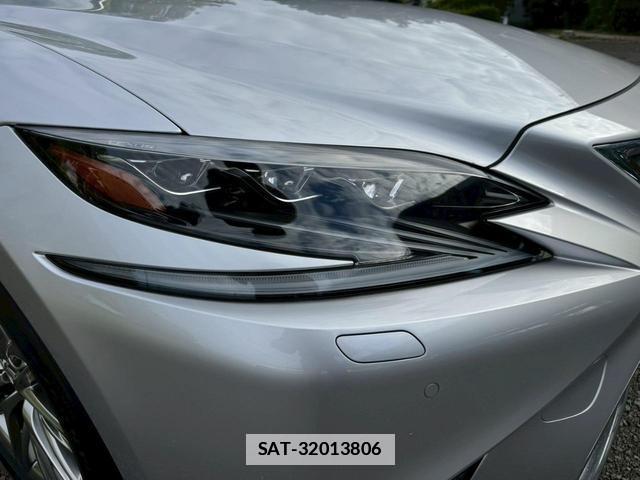 Lexus LS 2017-12 7794323-5