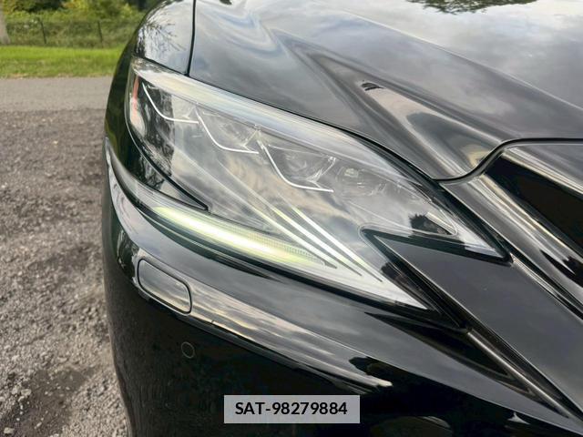 Lexus LS 2018-03 7794334-11