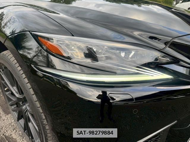Lexus LS 2018-03 7794334-12