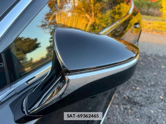 Lexus LS 2018-11 7794346-10
