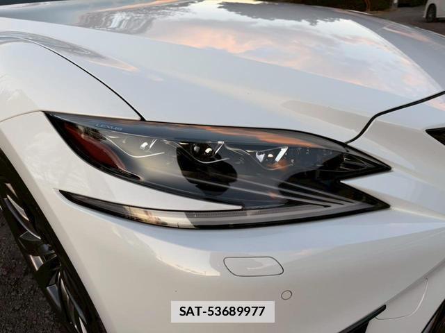 Lexus LS 2017-11 7794350-10