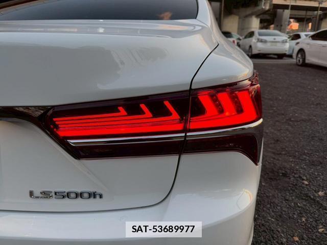 Lexus LS 2017-11 7794350-16