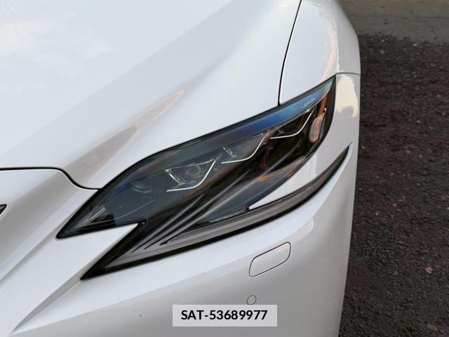Lexus LS 2017-11 7794350-3