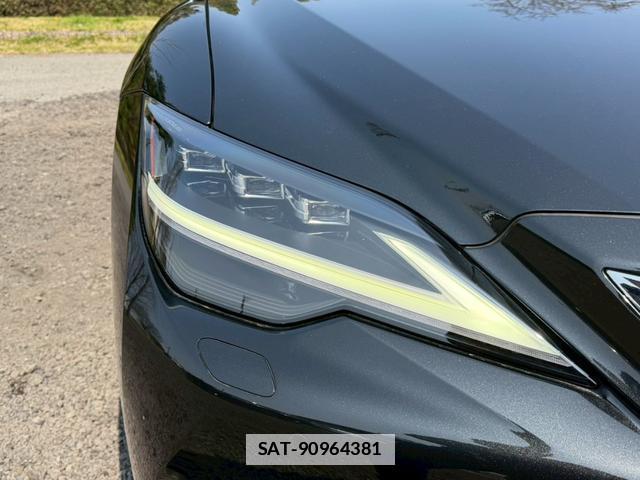 Lexus LS 2021-02 7794398-12