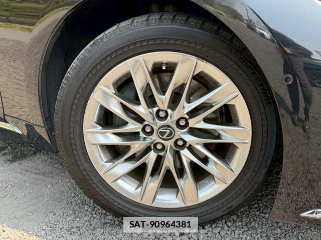 Lexus LS 2021-02 7794398-13