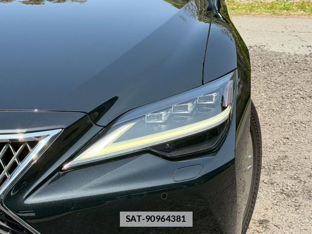 Lexus LS 2021-02 7794398-4