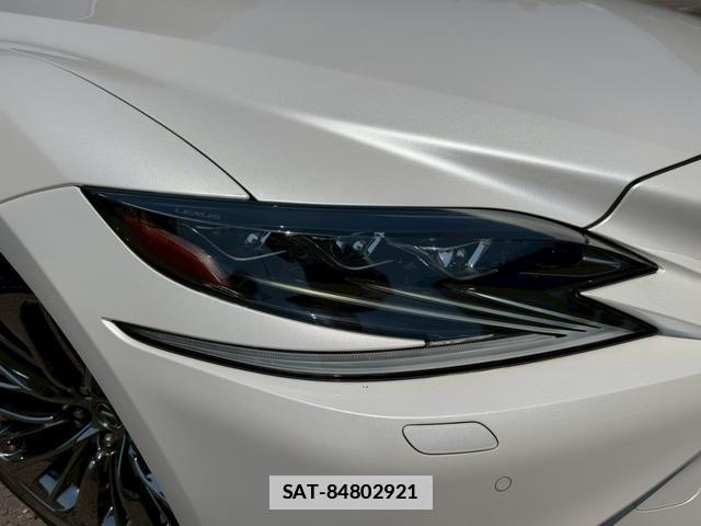 Lexus LS 2017-12 7794432-13