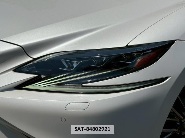Lexus LS 2017-12 7794432-4