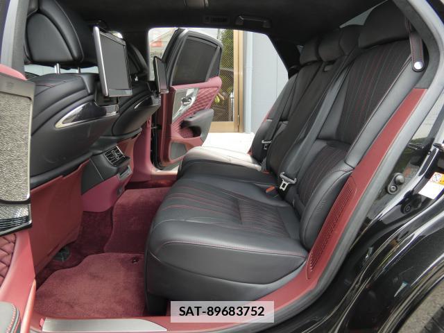 Lexus LS 2018-06 7794548-10