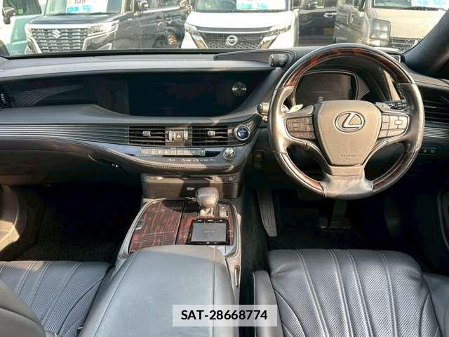 Lexus LS 2017-12 7795634-2