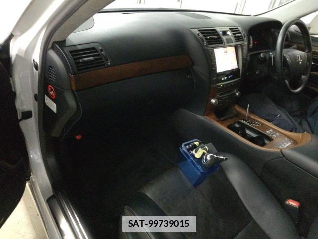 Lexus LS 2011-12 7796125-2