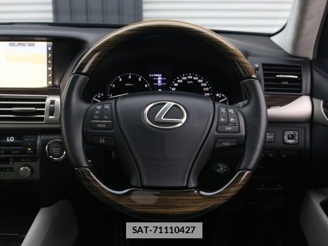 Lexus LS 2016-01 7796366-17