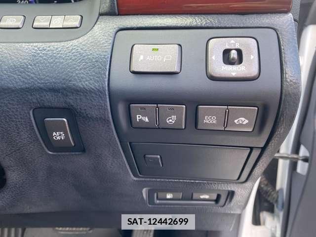 Lexus LS 2012-02 7796951-16