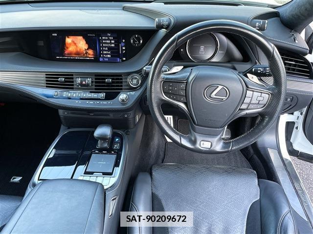 Lexus LS 2018-01 7798241-17