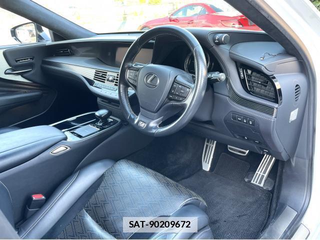 Lexus LS 2018-01 7798241-2