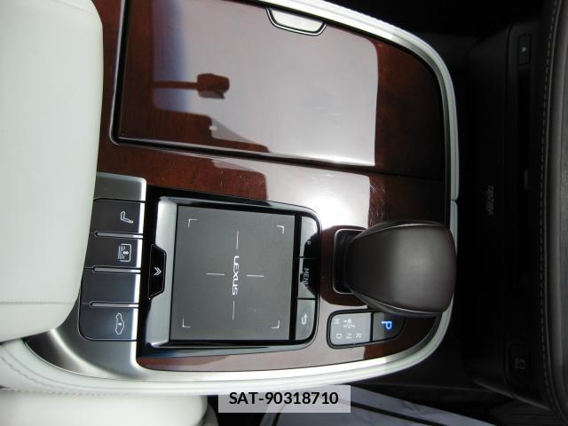 Lexus LS 2019-07 7800504-15