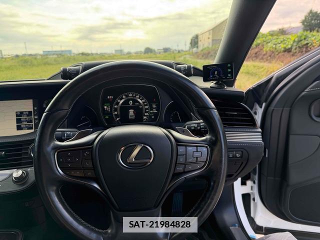 Lexus LS 2018-10 7803755-13
