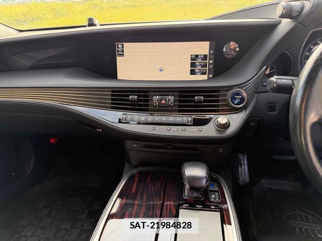 Lexus LS 2018-10 7803755-16