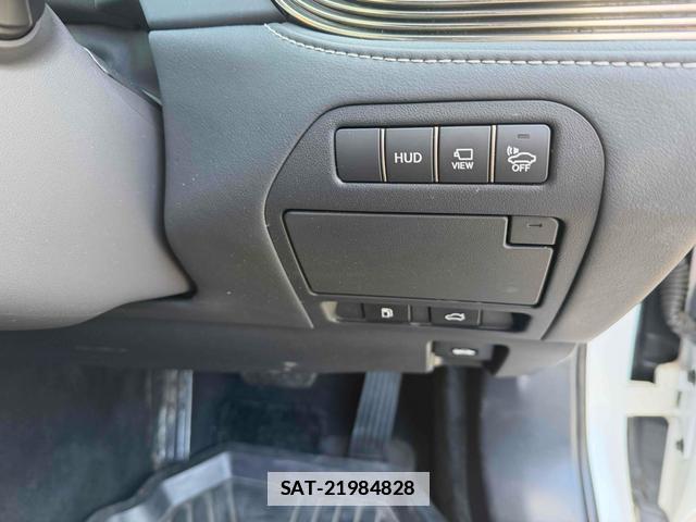 Lexus LS 2018-10 7803755-18