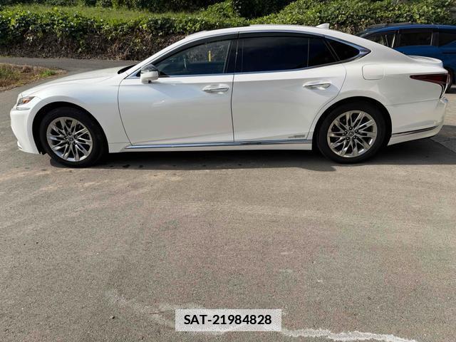 Lexus LS 2018-10 7803755-4