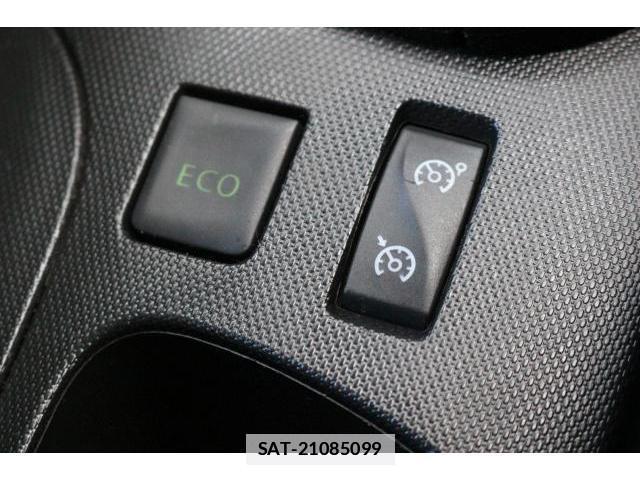 Renault LUTECIA 2015-08 7797728-14