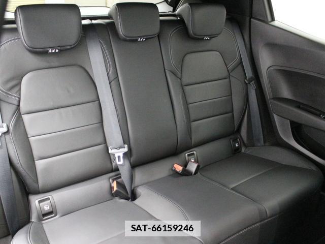 Renault LUTECIA 2021-06 7806780-12