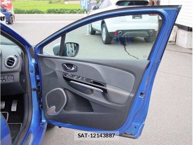 Renault LUTECIA 2015-03 7808662-16