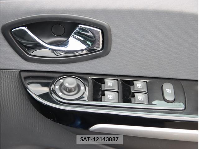 Renault LUTECIA 2015-03 7808662-17