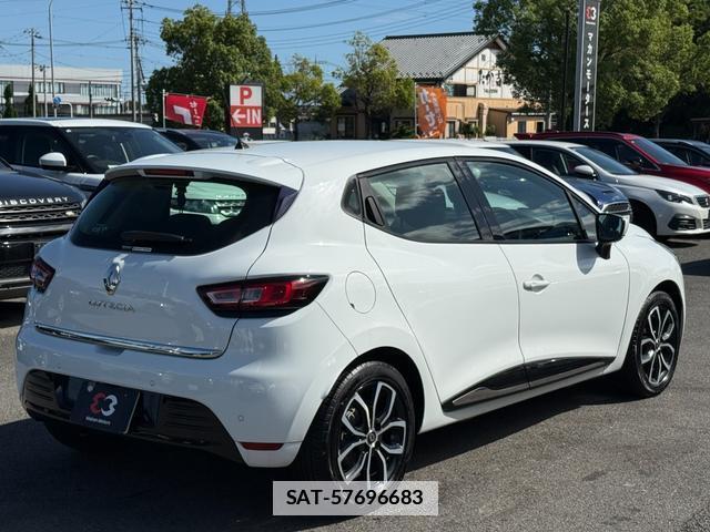 Renault LUTECIA 2017-08 7808765-10