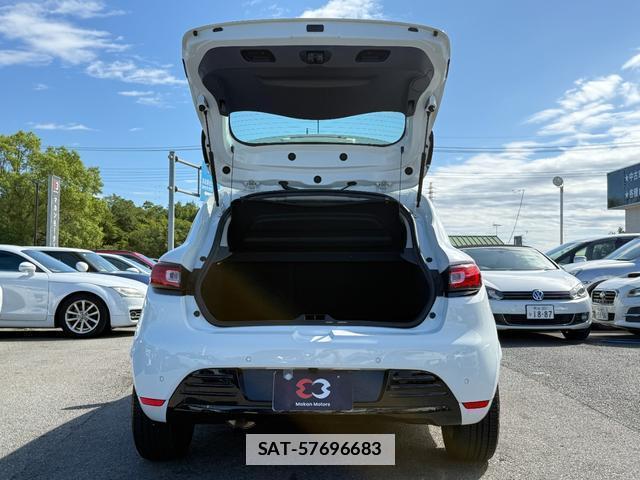 Renault LUTECIA 2017-08 7808765-13