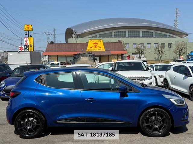 Renault LUTECIA 2021-05 7808788-12