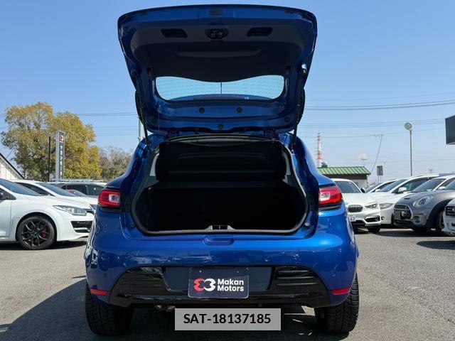 Renault LUTECIA 2021-05 7808788-14
