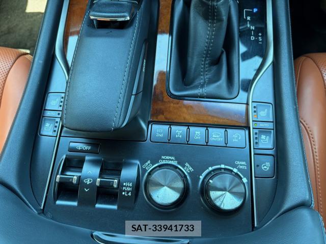 Lexus LX 2016-06 7805502-10