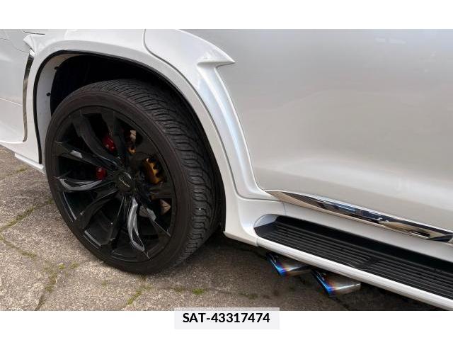 Lexus LX 2019-10 7805503-2