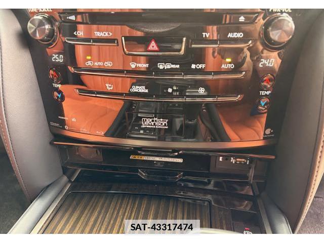 Lexus LX 2019-10 7805503-4