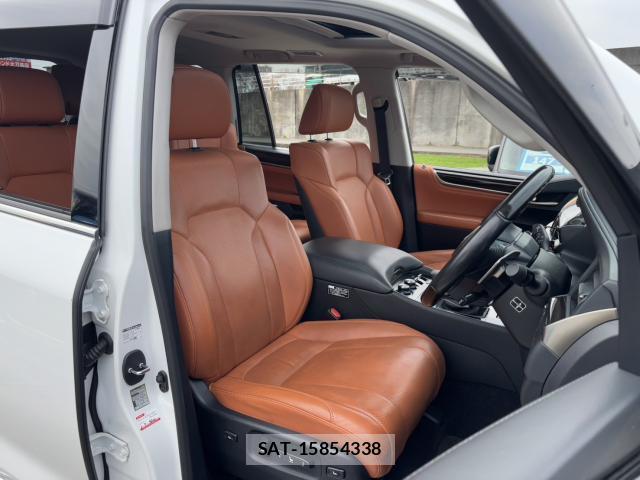 Lexus LX 2016-07 7807098-10