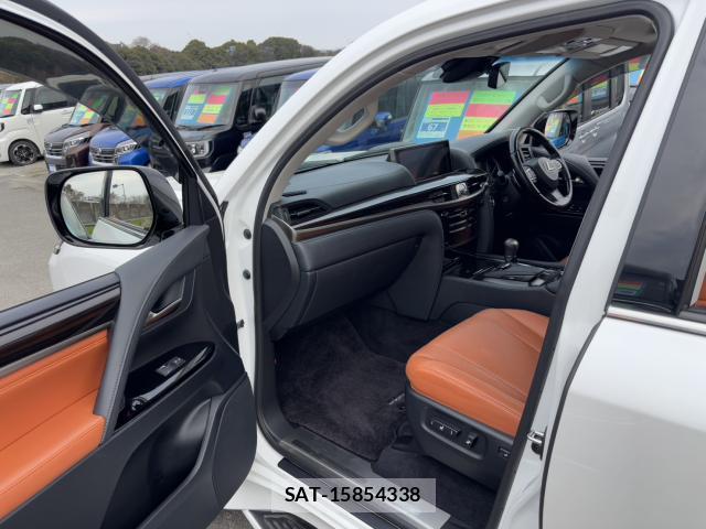 Lexus LX 2016-07 7807098-11