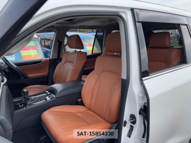 Lexus LX 2016-07 7807098-12
