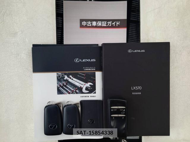 Lexus LX 2016-07 7807098-15