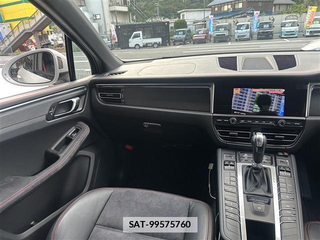 Porsche MACAN 2020-12 7793046-14