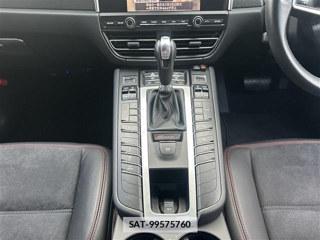 Porsche MACAN 2020-12 7793046-15