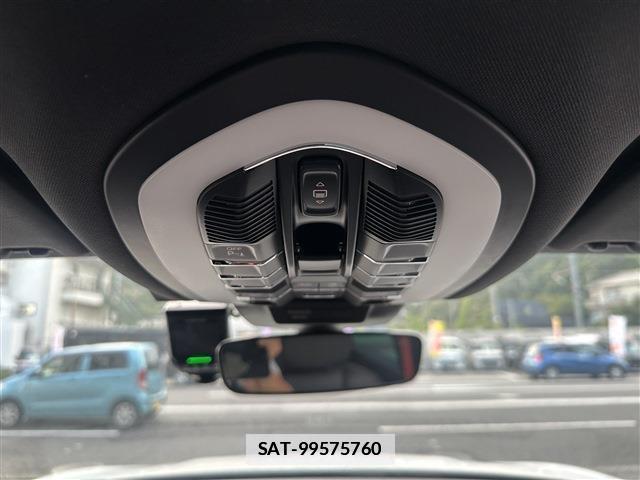 Porsche MACAN 2020-12 7793046-16